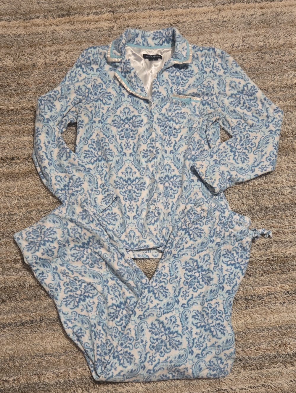 Cozy Damask Blue & White Pajama Set - Women's Two-Piece Lounge Set